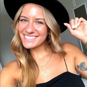 Meet your Posher, Dana